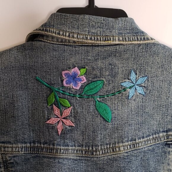 NWOT Vintage YUKA JEANS Embroidered Floral Denim Jacket Women's S/M Blue Beads - Picture 4 of 14